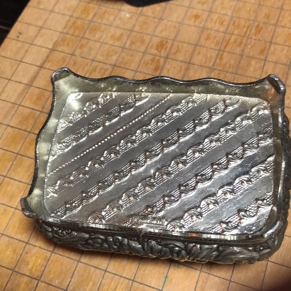 Embossed Silver Metal Jewelry Box Courting Couples GVC Japan 3.75”Lx2.5”Wx2”H - Picture 9 of 12